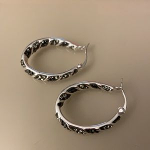 Confetti 😄fine silver plated Genuine crystal earrings